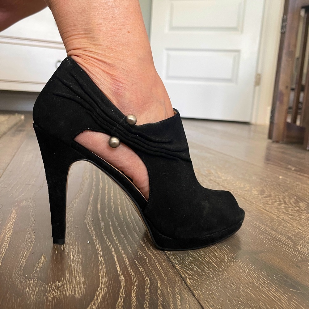 Suede Heels Nine West, back zipper, comfortable and easy to wear